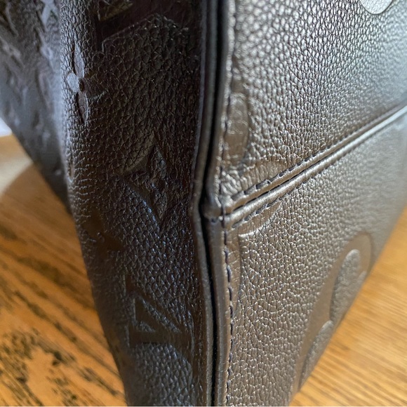 Authentic Louis Vuitton Black OnTheGo GM with authentic LV Bandeau - Picture 16 of 17